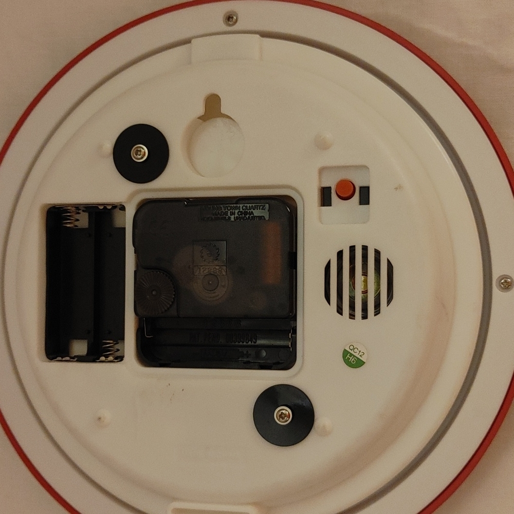 Santa Clock plays music - Picture 4 of 4